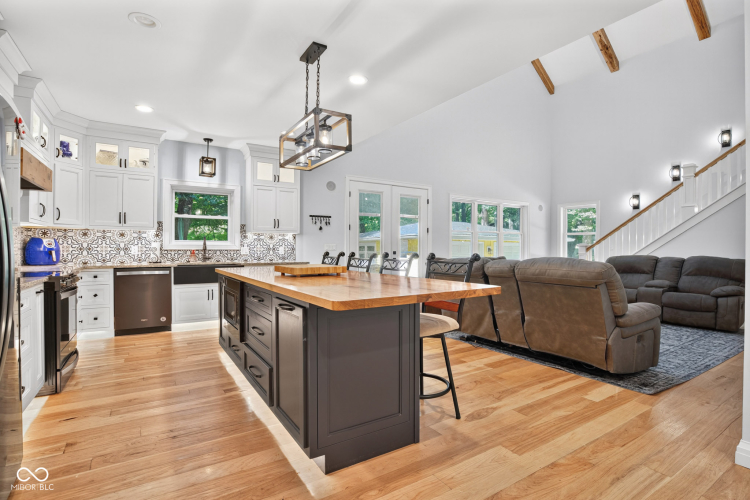 Listing Image 15