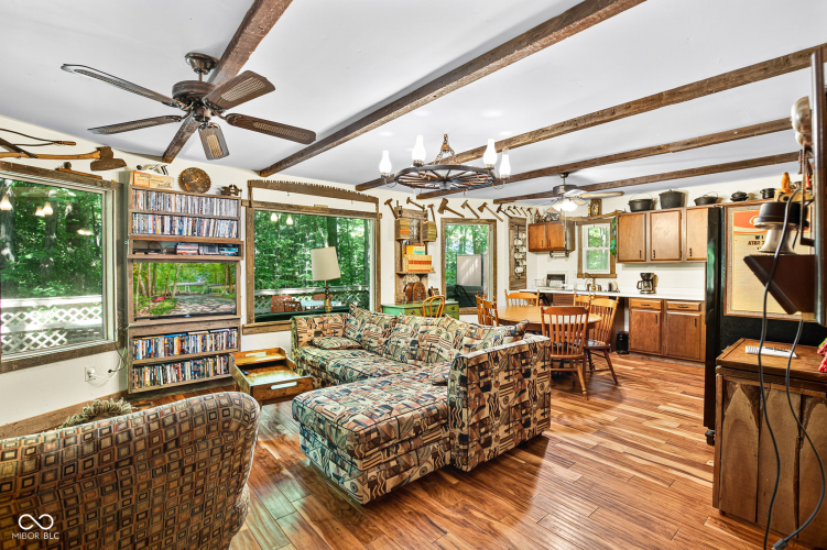 Listing Image 12