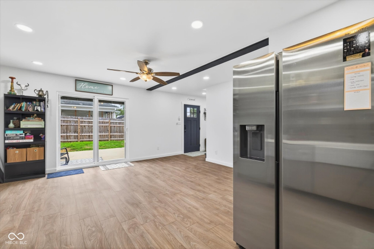 Listing Image 12