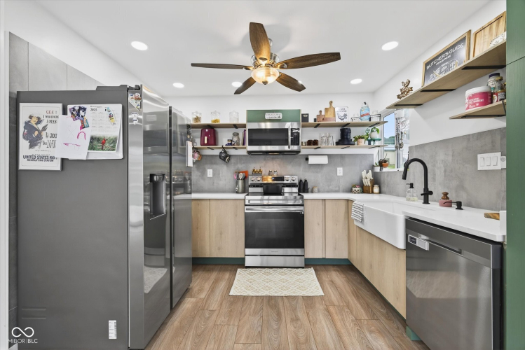 Listing Image 10