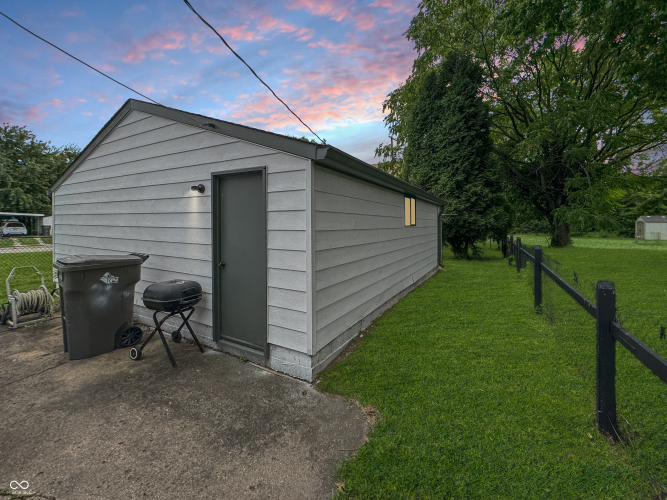 Listing Image 12