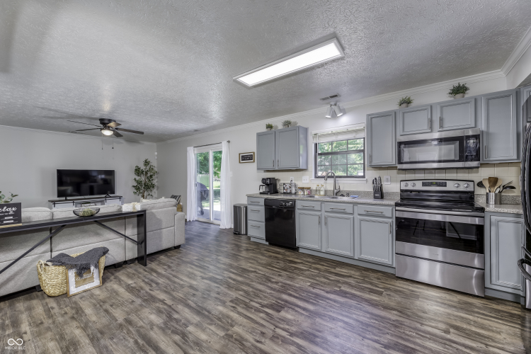 Listing Image 9