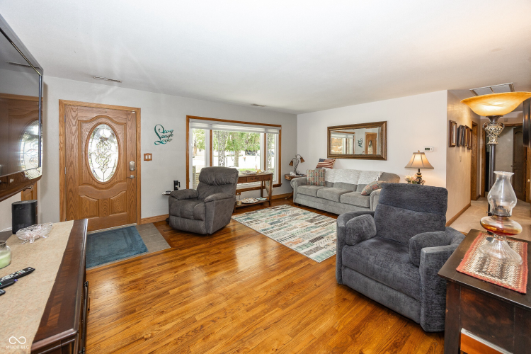 Listing Image 5