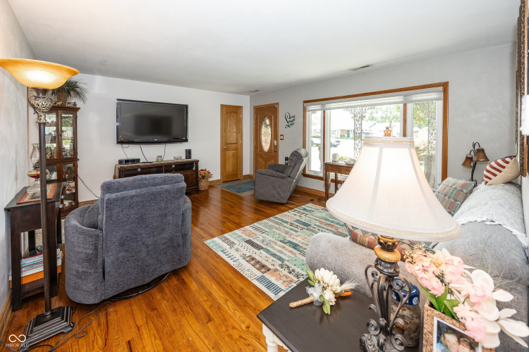 Listing Image 6