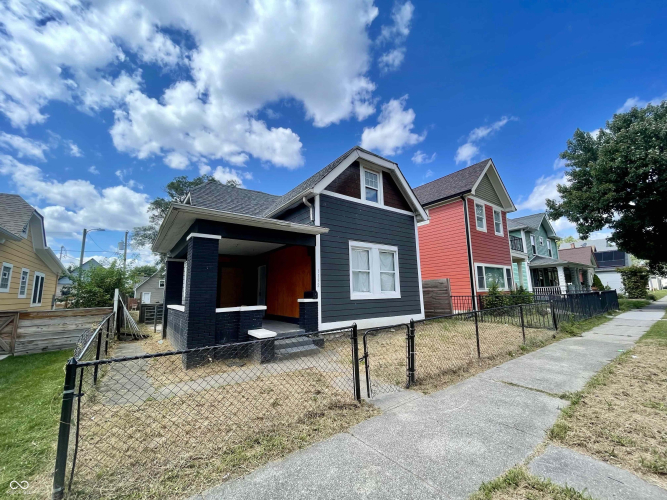 Listing Image 3