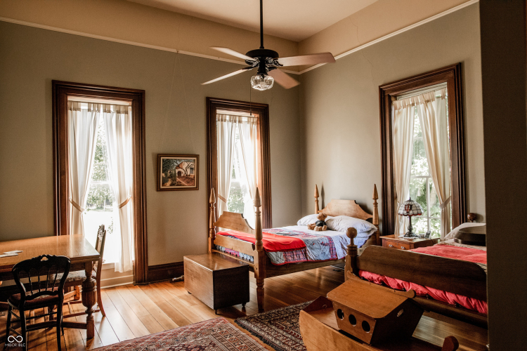 Listing Image 11