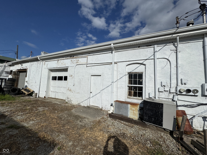Listing Image 19