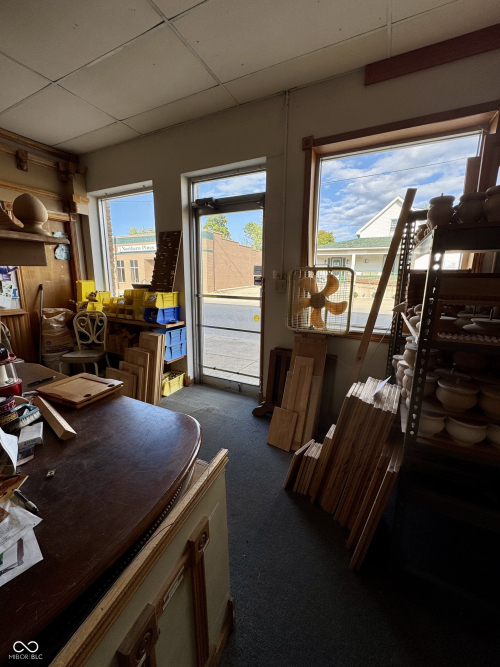 Listing Image 4