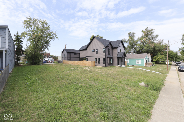 Listing Image 12