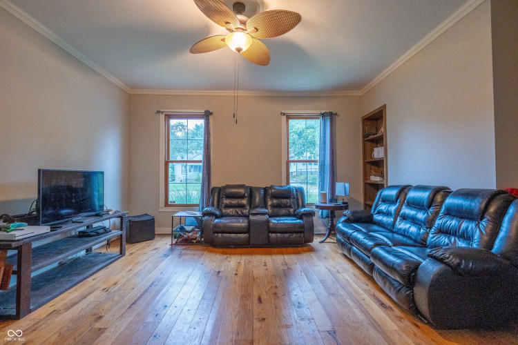 Listing Image 6