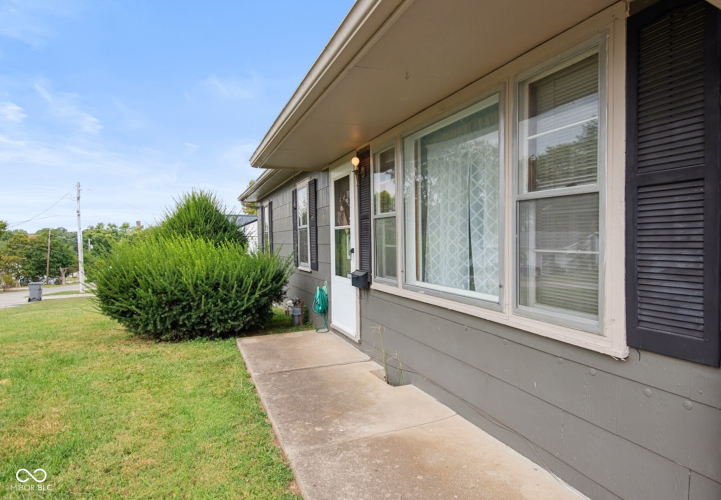 Listing Image 11