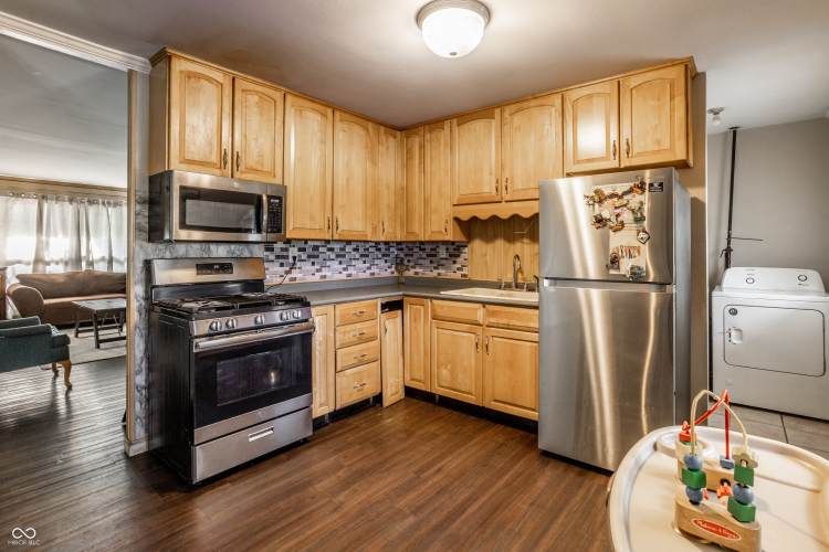 Listing Image 12