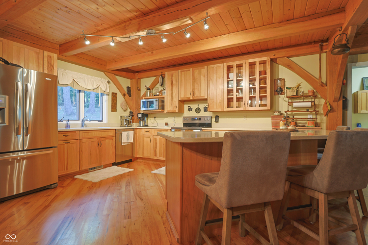 Listing Image 4