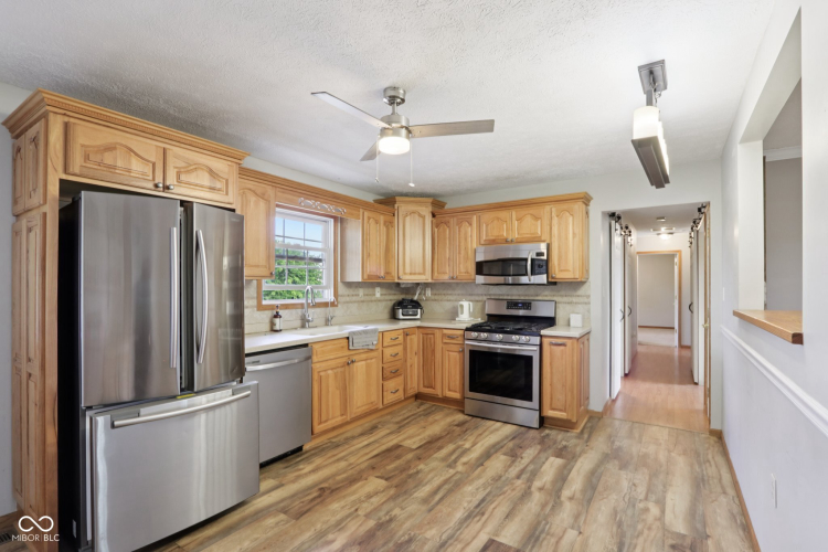 Listing Image 7