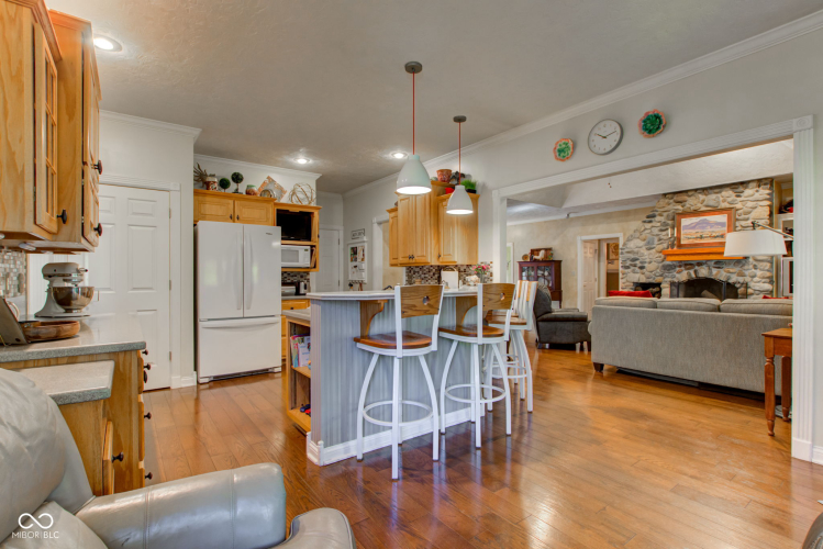 Listing Image 11