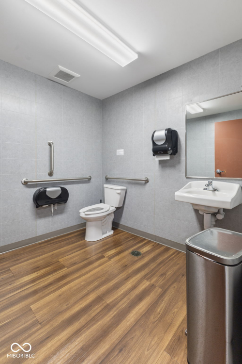 Listing Image 12