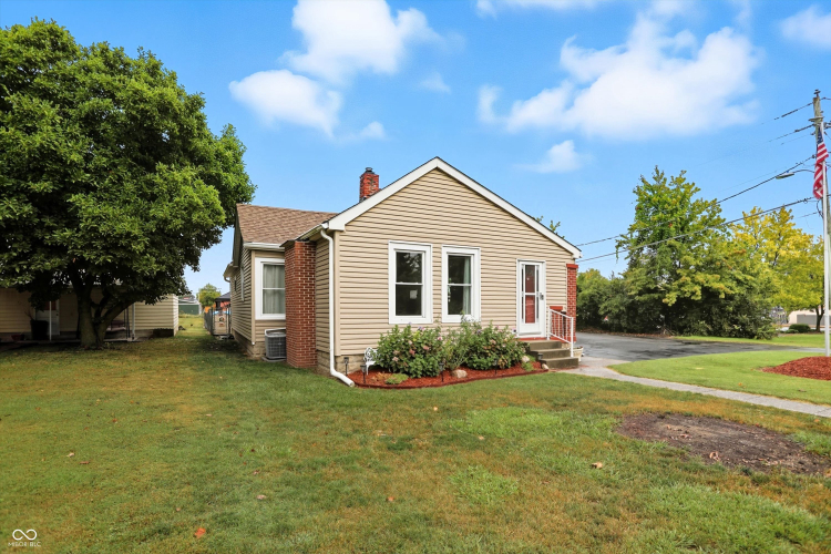 Listing Image 3
