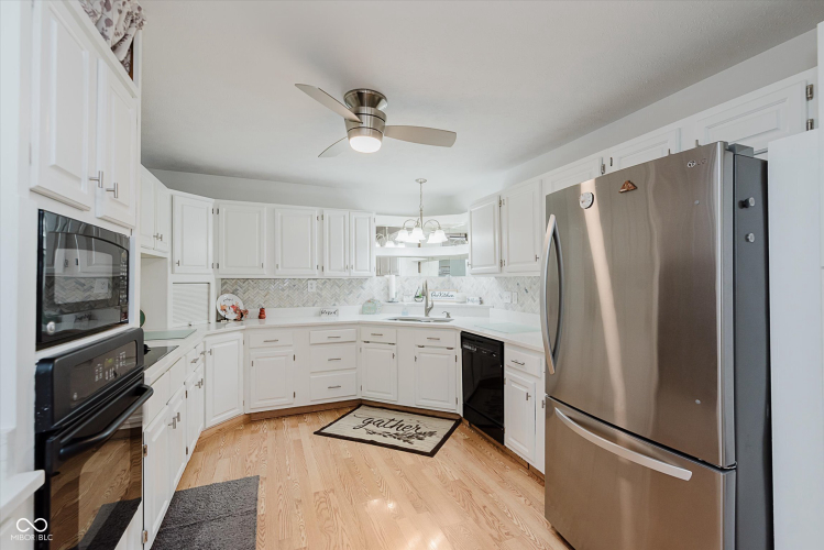 Listing Image 5