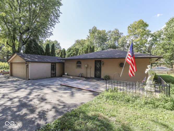 5535 W Southport Road Indianapolis IN 46221 (House For Sale) | MLS 22065561