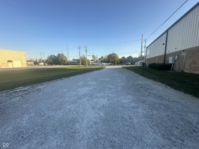 Listing Image 4