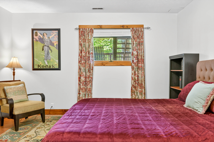 Listing Image 80