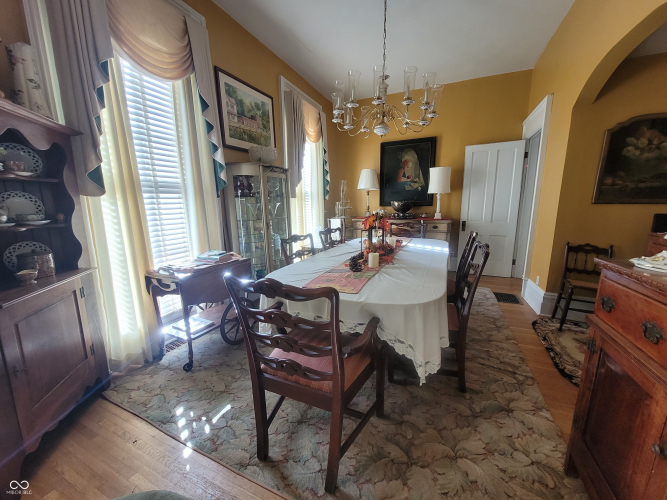 Listing Image 7