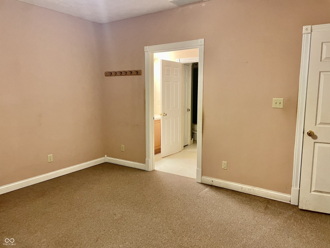 Listing Image 44