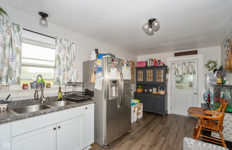 Listing Image 8
