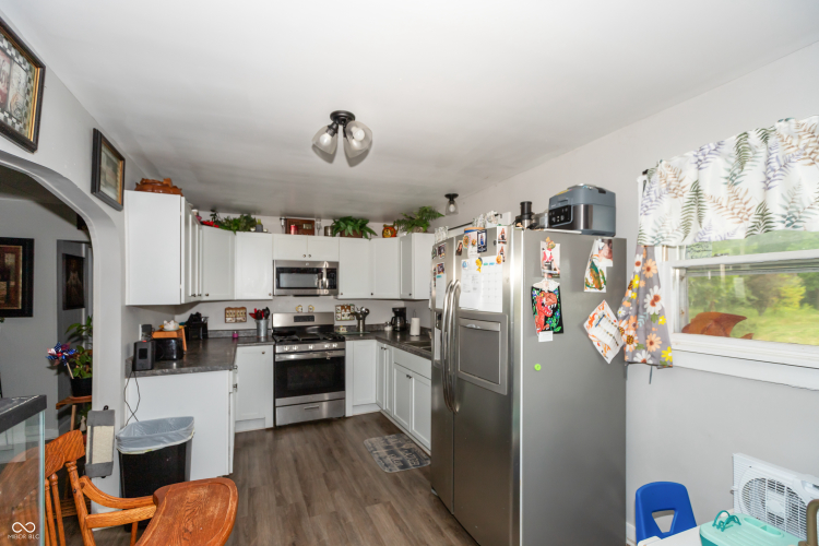 Listing Image 10
