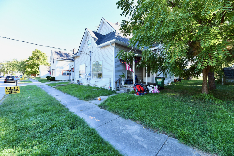 Listing Image 4