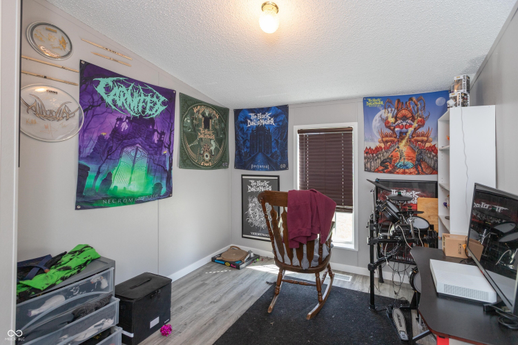 Listing Image 17