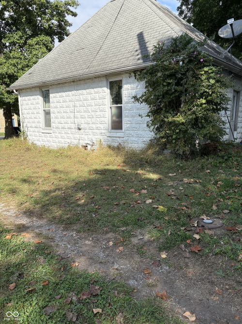 Listing Image 4
