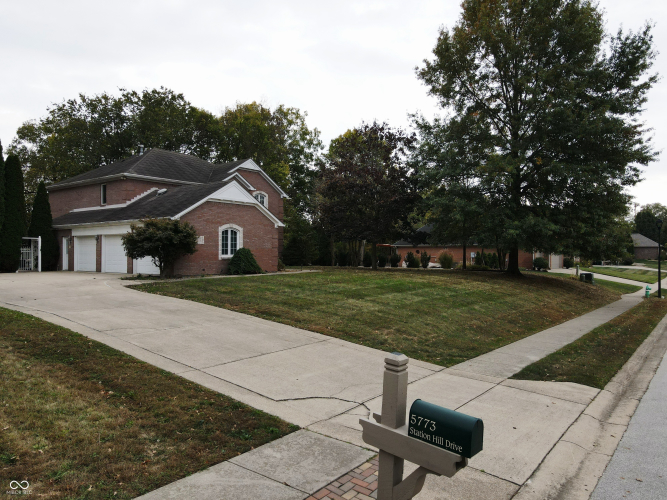 Listing Image 4