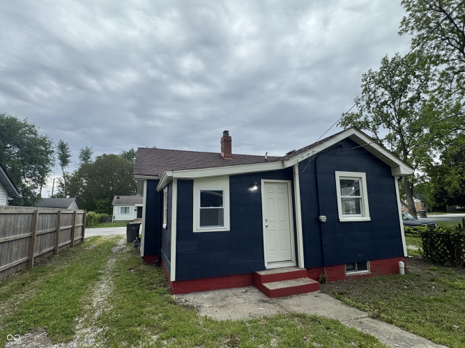 Listing Image 4