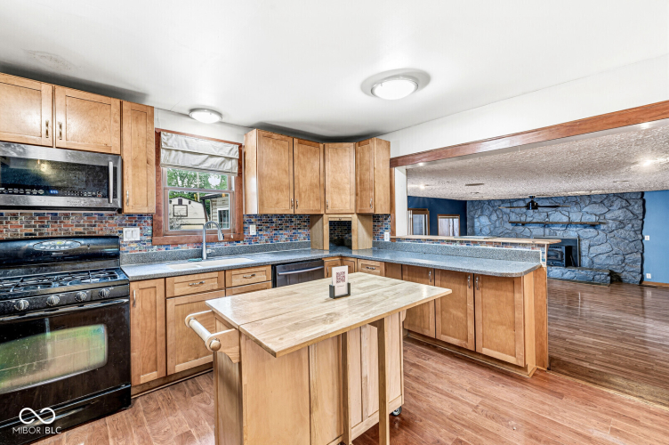 Listing Image 11