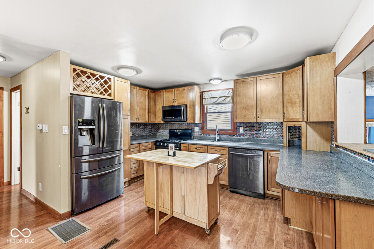 Listing Image 10