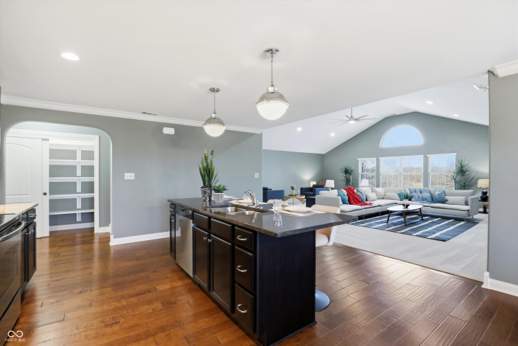 Listing Image 127