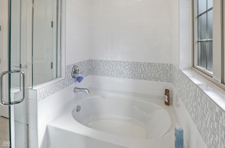 Listing Image 84