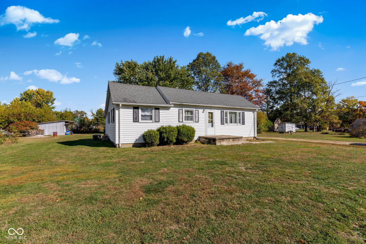 Listing Image 4