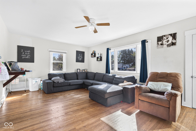 Listing Image 8