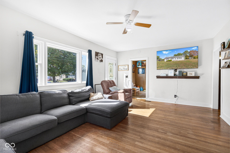 Listing Image 10