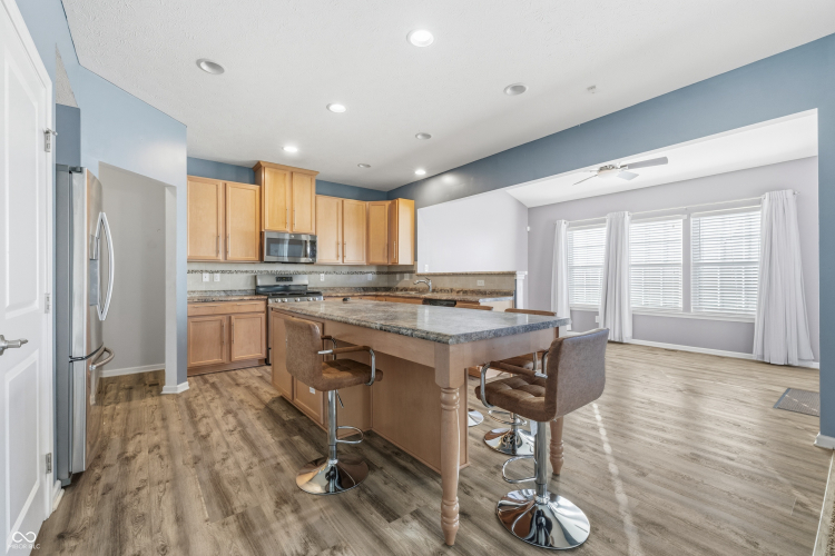 Listing Image 11