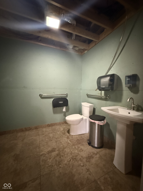 Listing Image 8