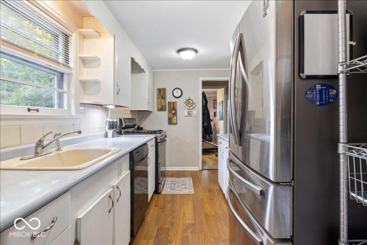 Listing Image 11