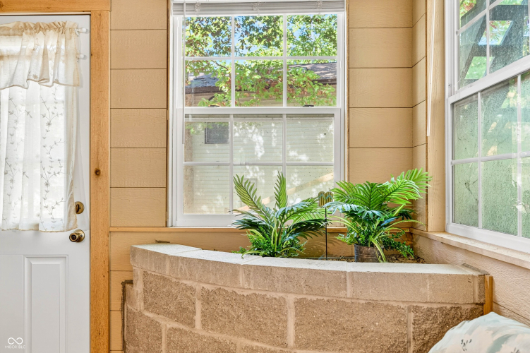 Listing Image 80