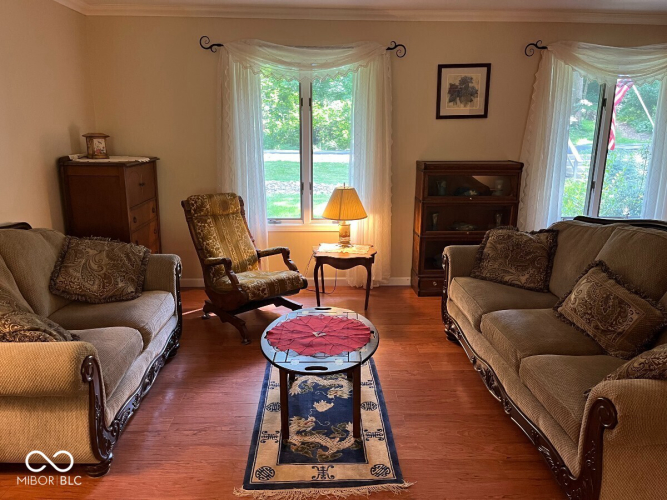 Listing Image 5