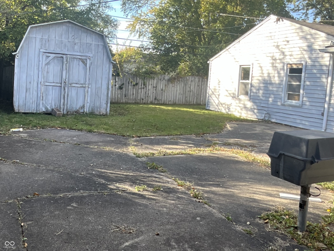 Listing Image 4