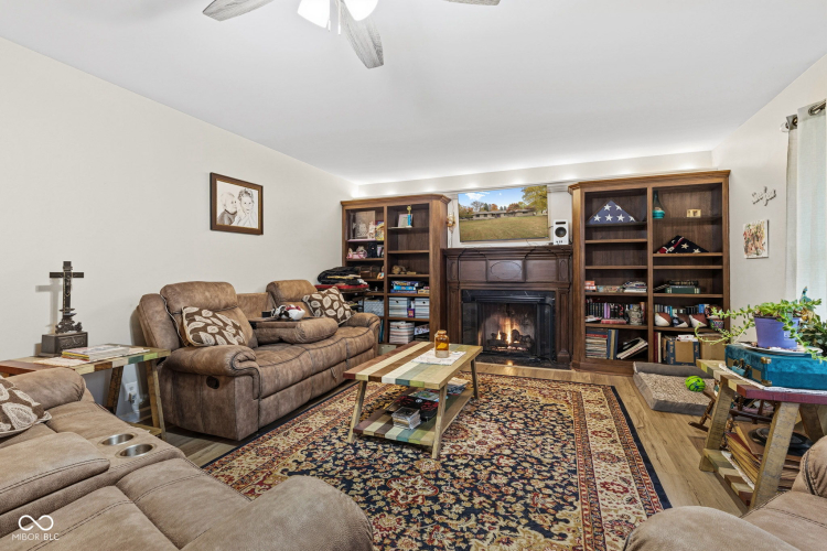 Listing Image 11