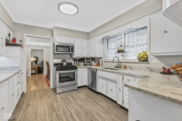 Listing Image 19