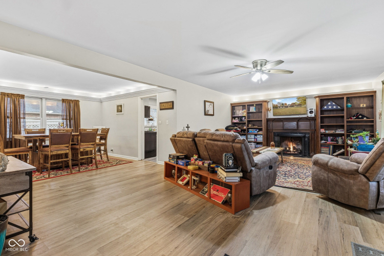 Listing Image 10